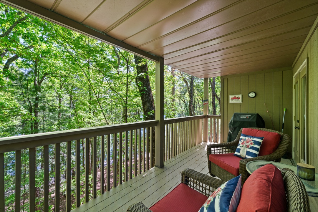 Cozy Corner - Entry Level Deck