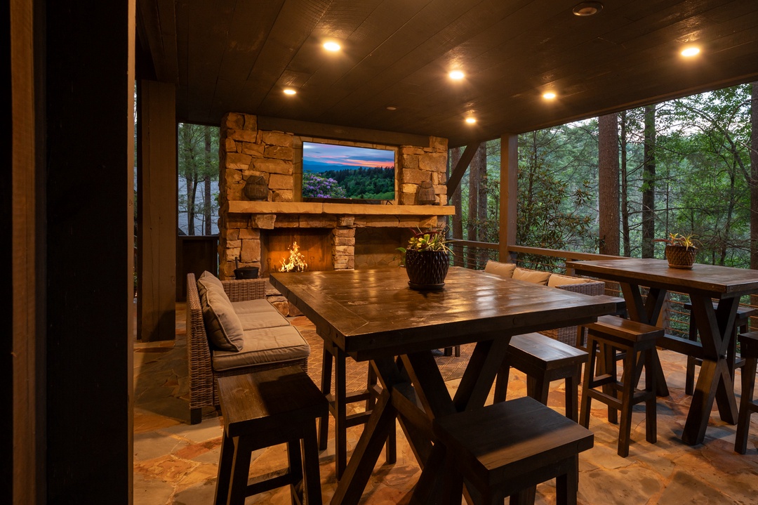 A Stoney River - Outdoor Entertainment Area