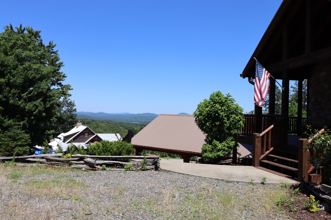 Hillcrest Vista - Long Range Mountain Views
