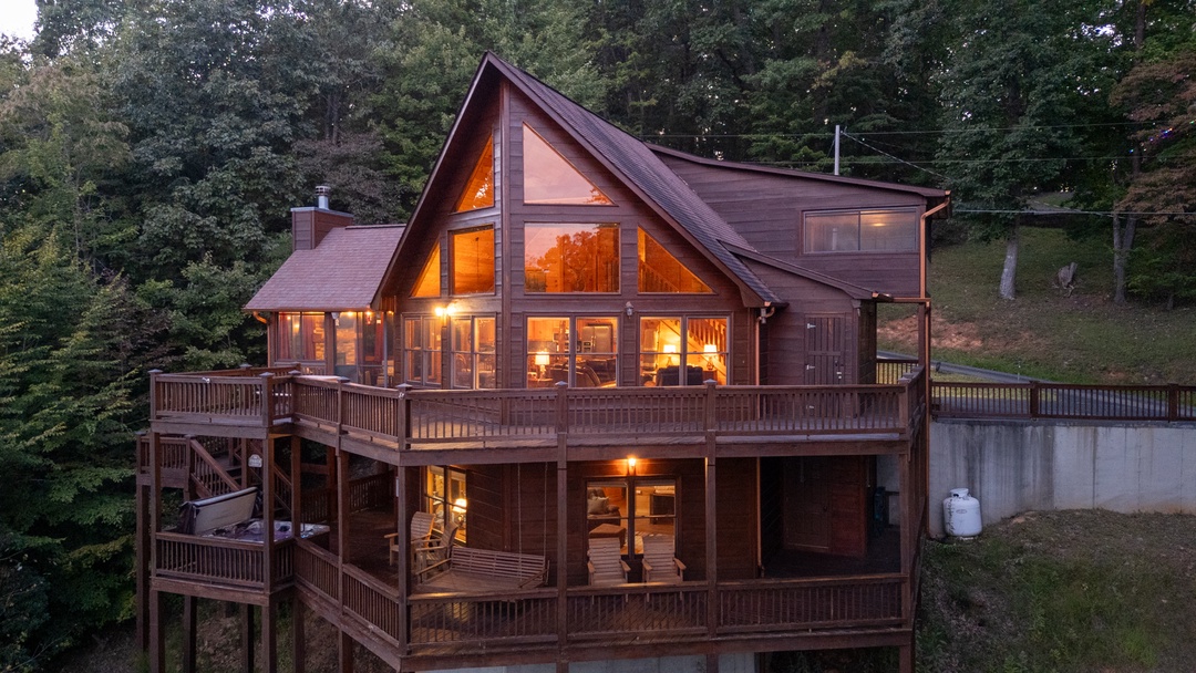 God's View - Rear View of Cabin