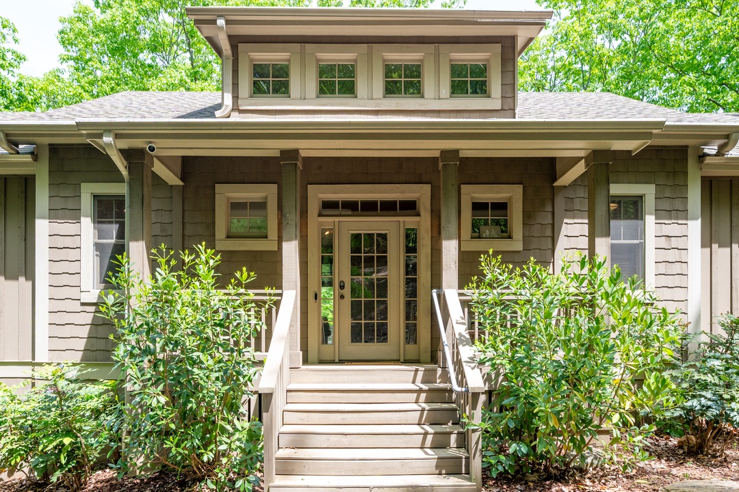 Lake Escape - Front Porch