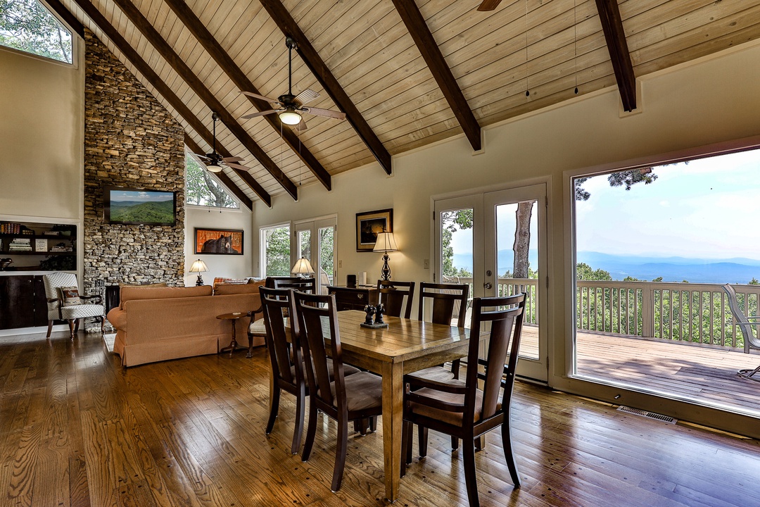 Appalachian Sky - Spacious Dining Area