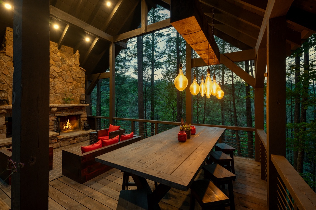 A Stoney River - Entry Level Deck Lounge