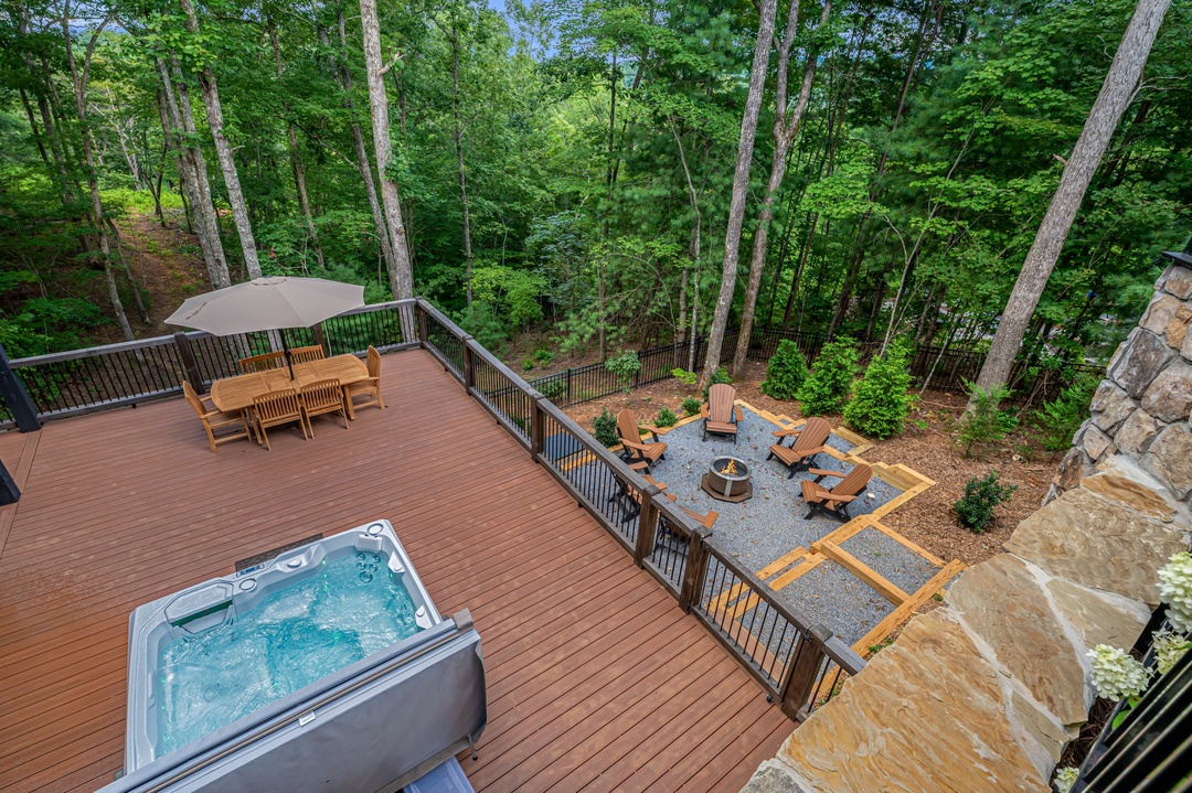 Weaver's Nest - Lower Level Deck View