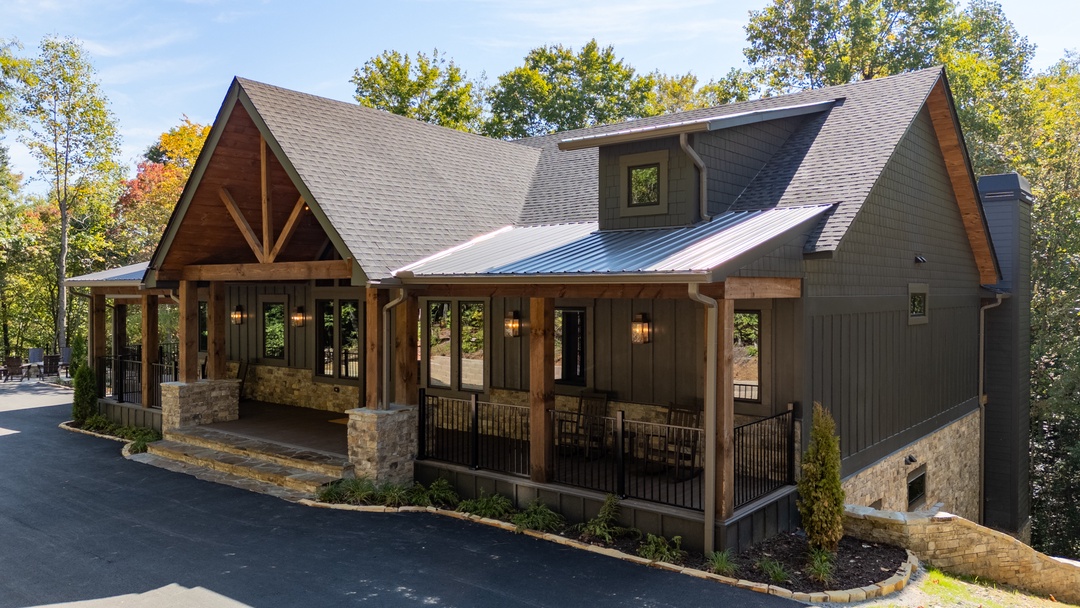 Iron Tree Lodge - Exterior View