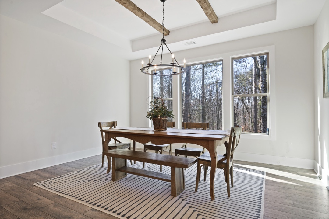 Sycamore's Haven - Entry Level Dining Area