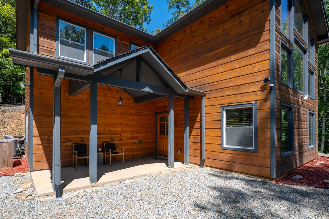 The West Nest - Front Porch