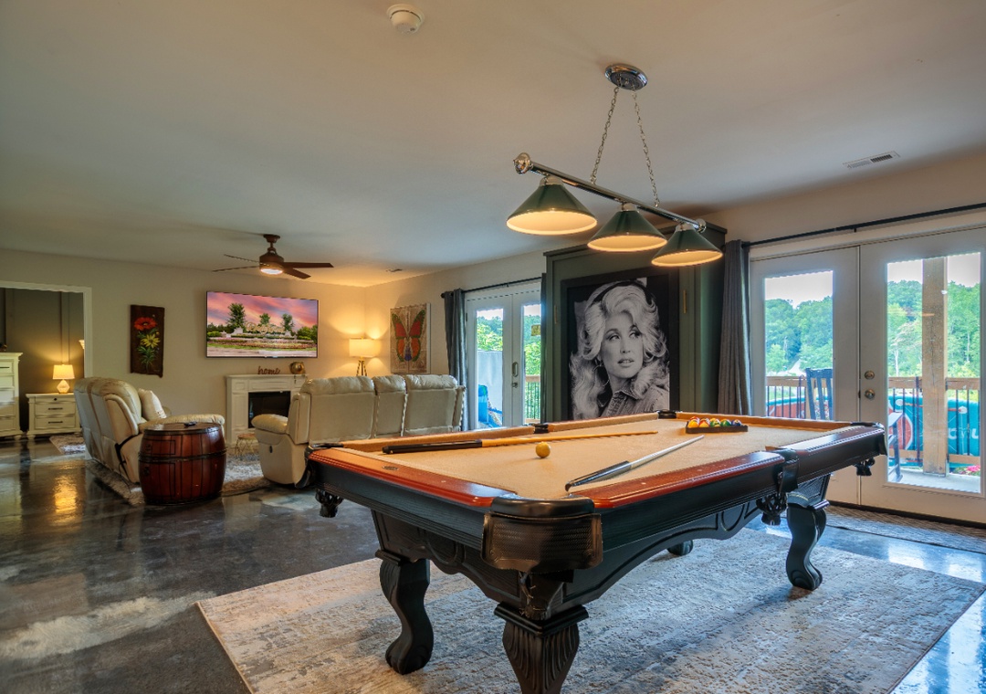 Challenge your crew to a game on the full-size pool table, then kick back in the lounge with mountain views through the windows.