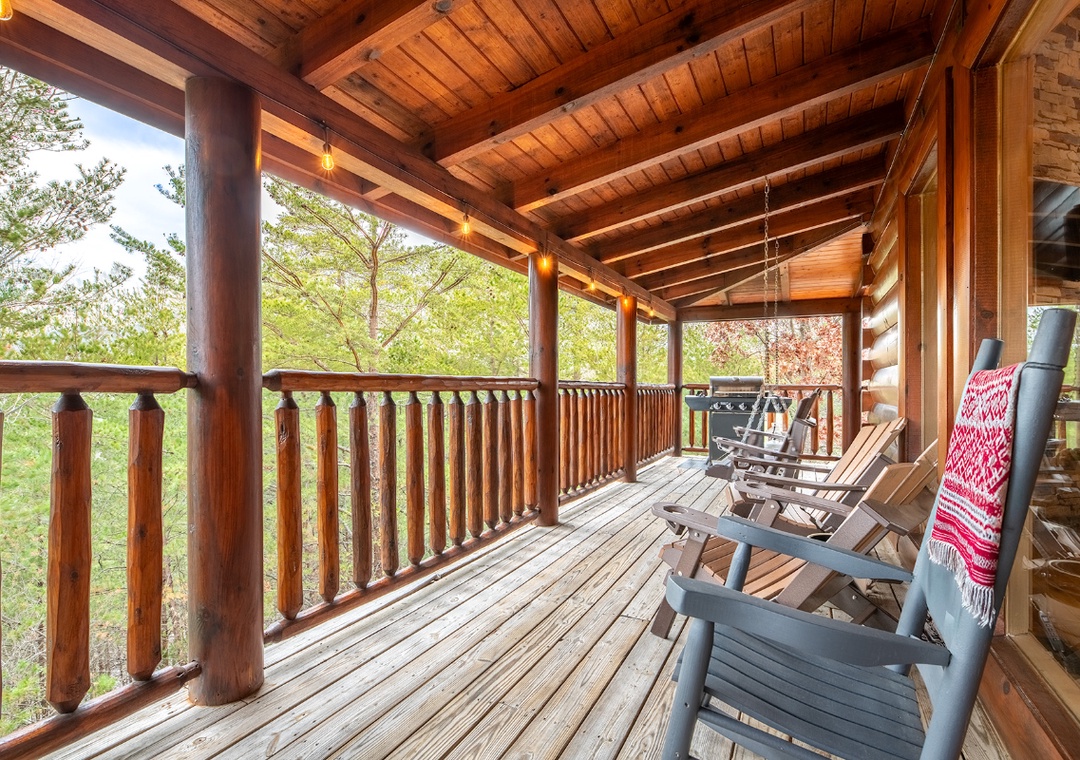 Bear Bottoms Cabin's relaxing deck