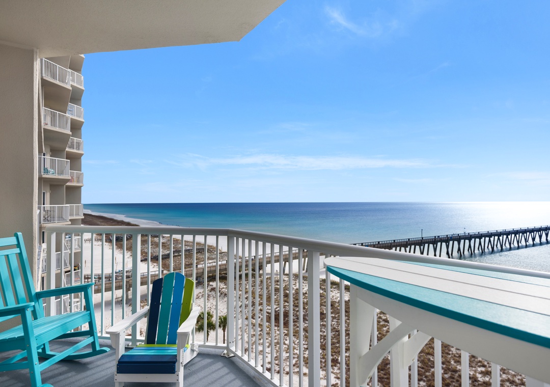 Pier Happiness balcony