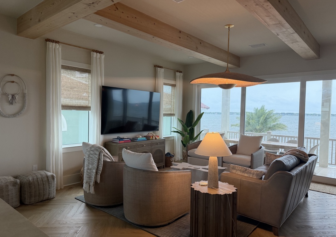 Living room with plenty of comfy seating