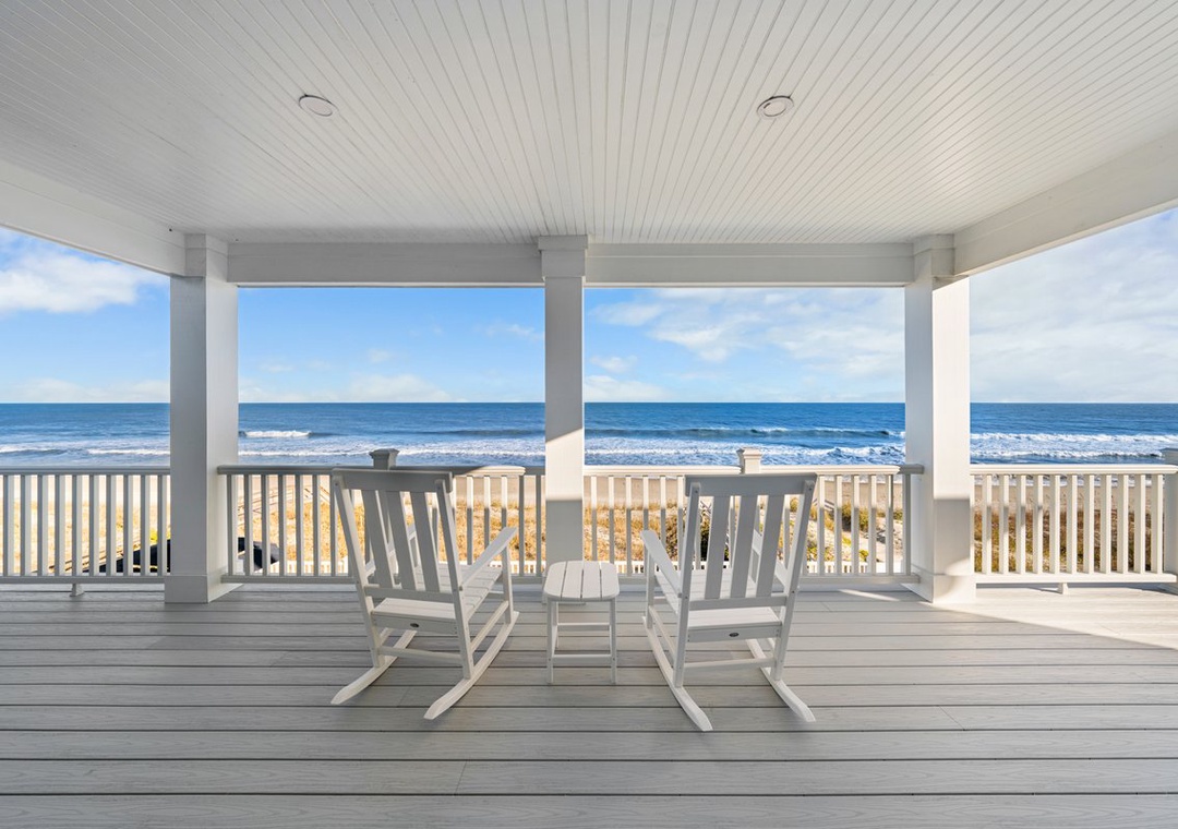 Mariposa Retreat | Mid Level Deck