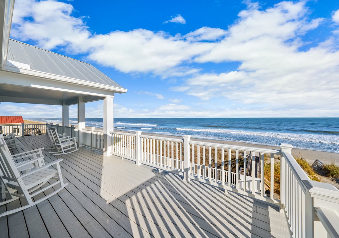 Mariposa Retreat | Top Level Deck