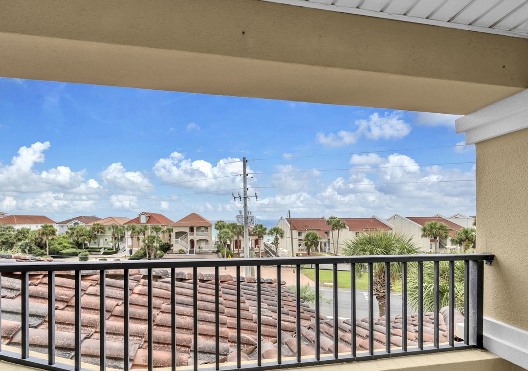 La Valencia Beach House balcony