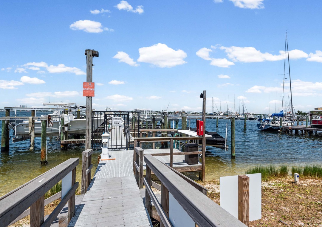 Boat dock walkway