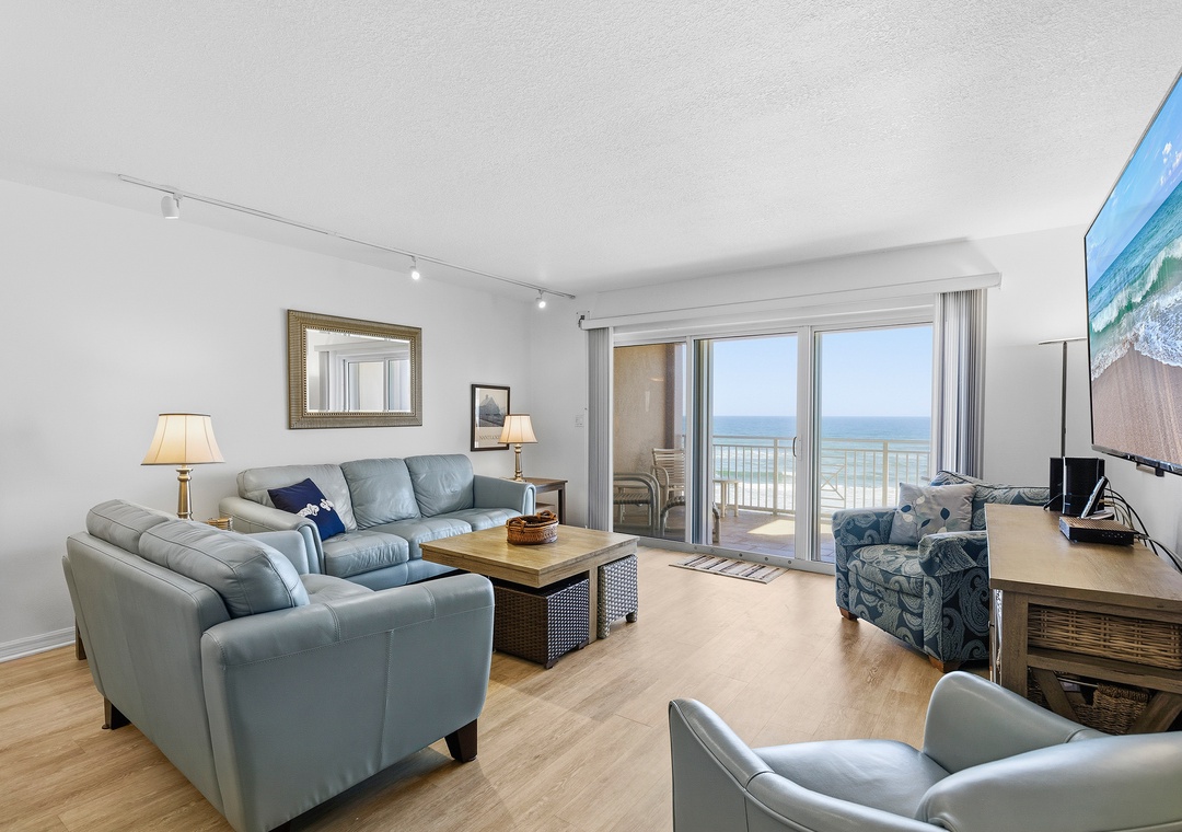 Sandpiper 611 Living Room