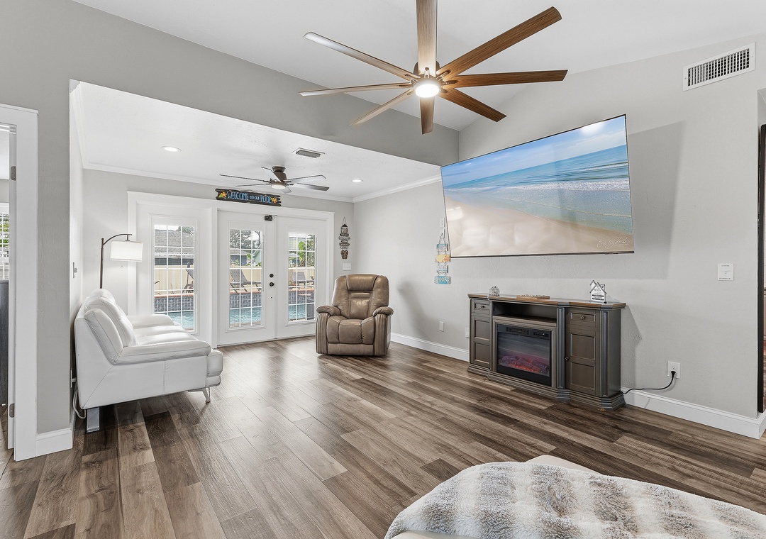Jordan's Sunny Days living room