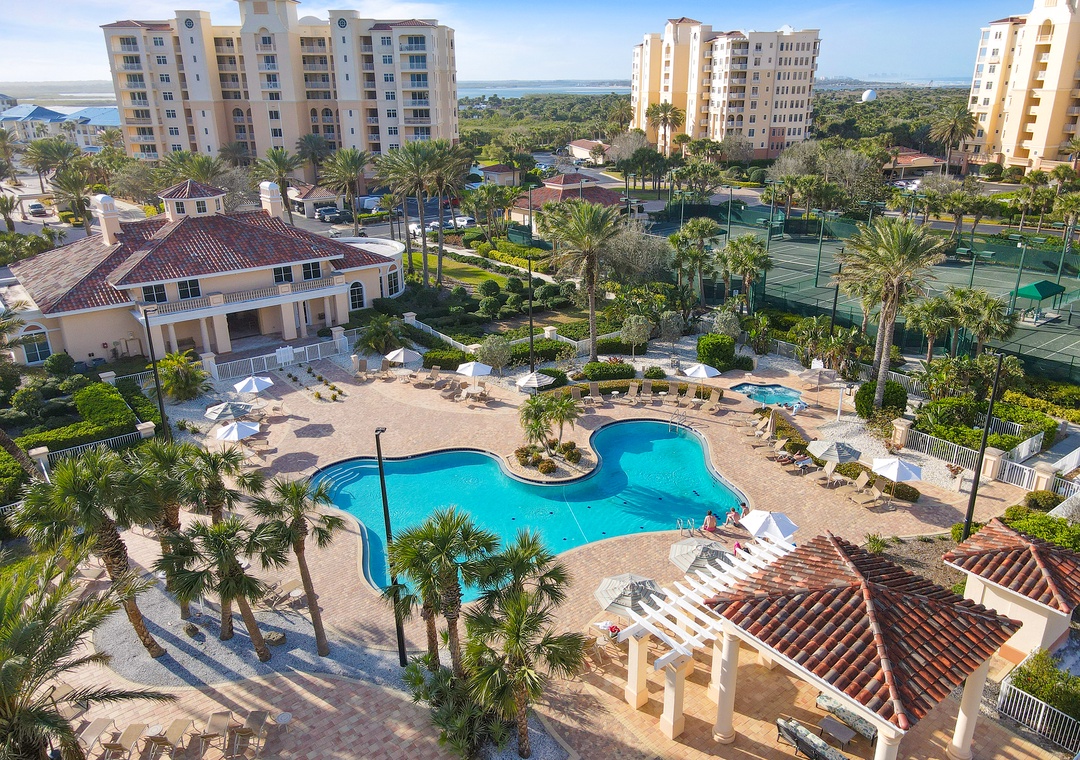 Pool + Hot Tub + Grill