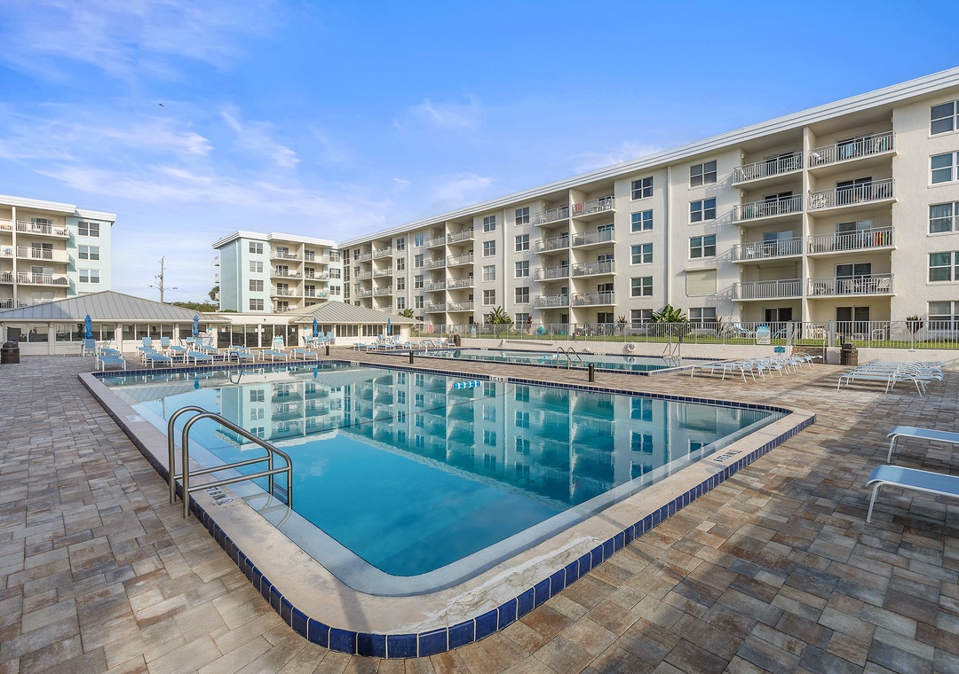 Sea Coast Gardens outdoor pool