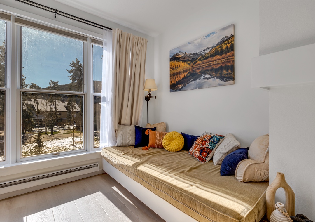 Cozy nook to read, hangout, or just enjoy the view!