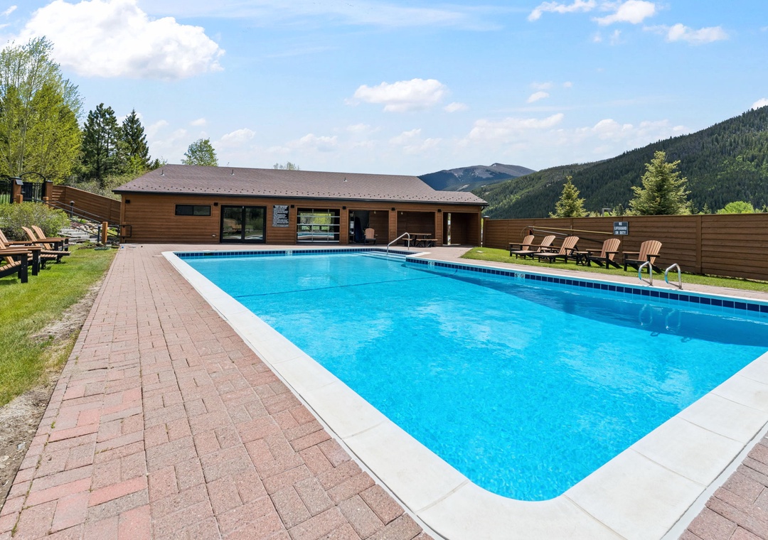 Take a refreshing dip in the seasonal outdoor pool, the perfect place to soak up Colorado sunshine and unwind after a day of hiking, biking, or exploring the mountains.