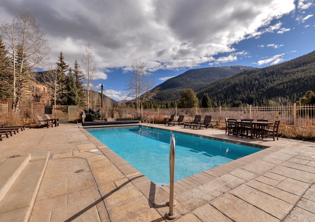 Red Hawk Amenities include heated pool, hot tub, firepit, and community grill