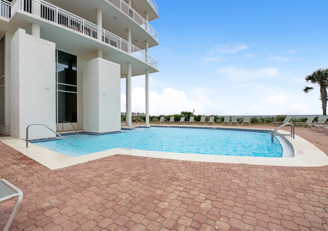 La Playa community pool