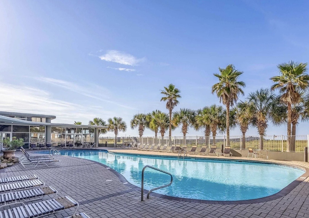 Tidewater Outdoor Pool