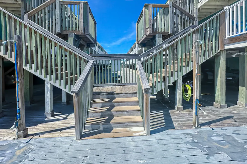 Beach Access With 2 Outdoor Showers