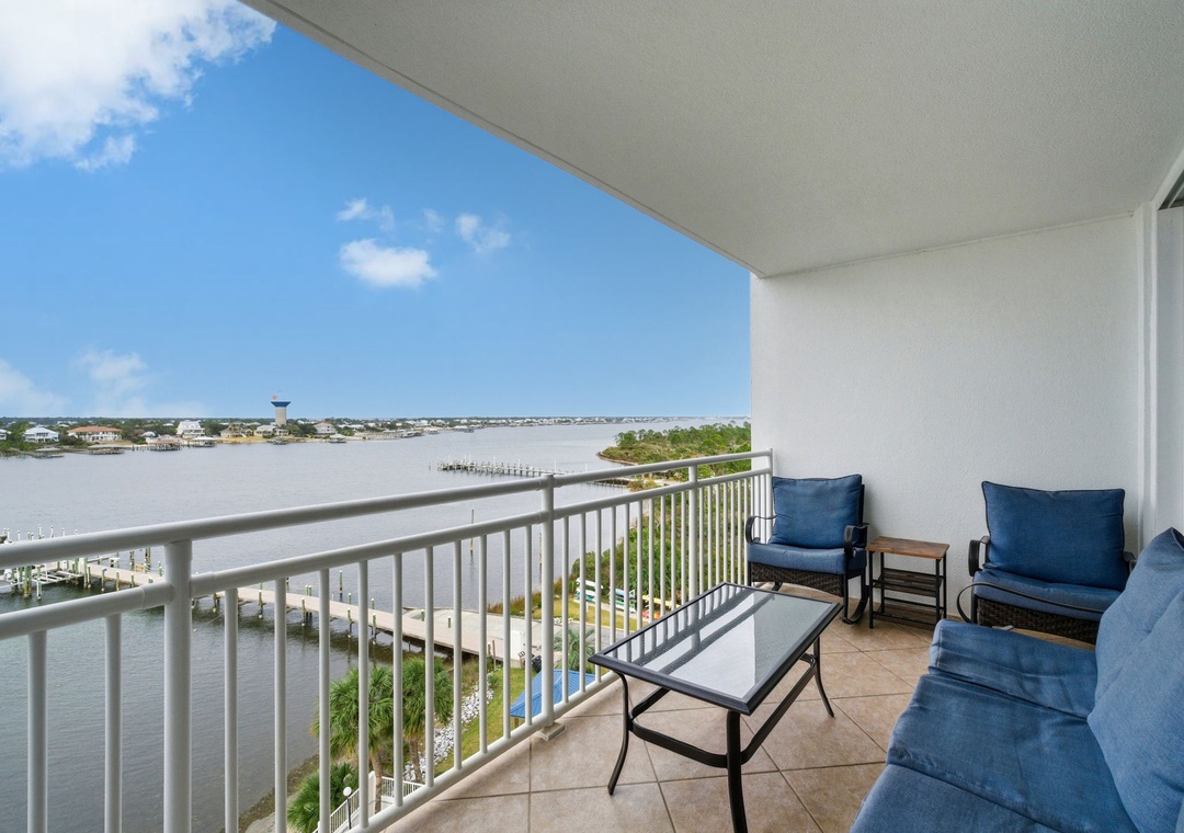 Cozy waterfront balcony overlooking Ole River