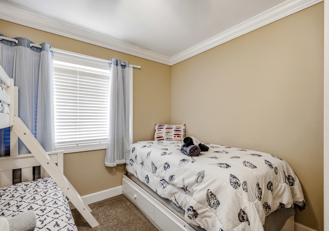 Tilghman Beach Unit 227 | Third Bedroom
