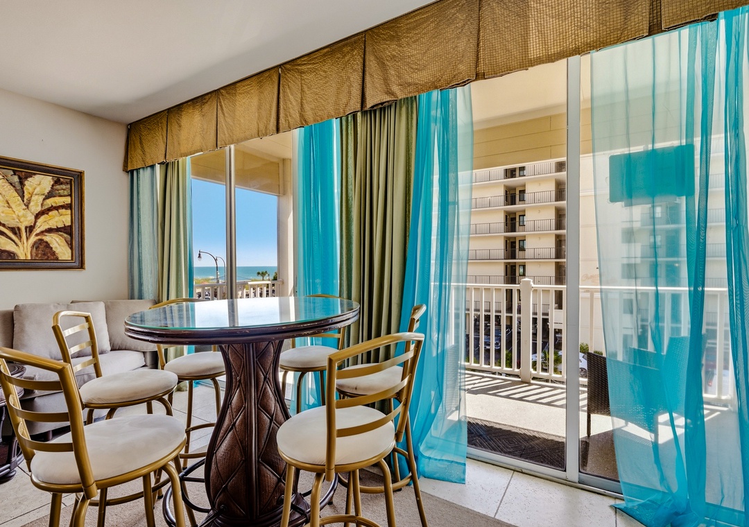 Ocean Breeze 2C | Dining Area