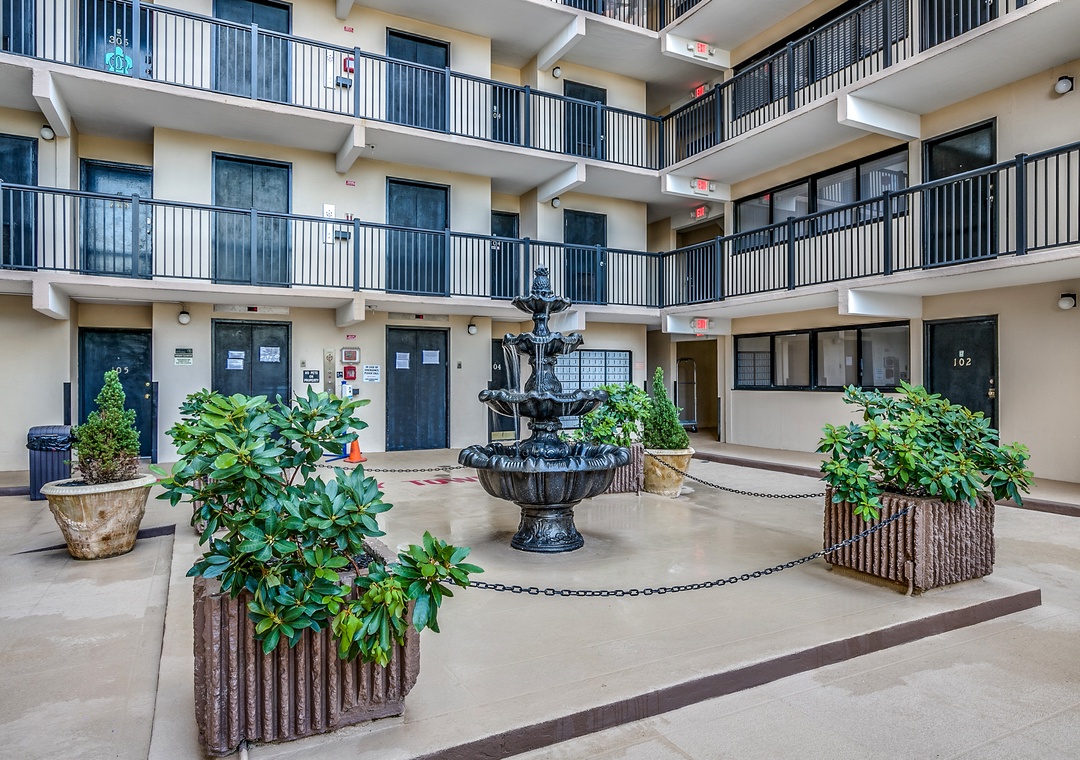 Holiday Towers 1103 - Courtyard