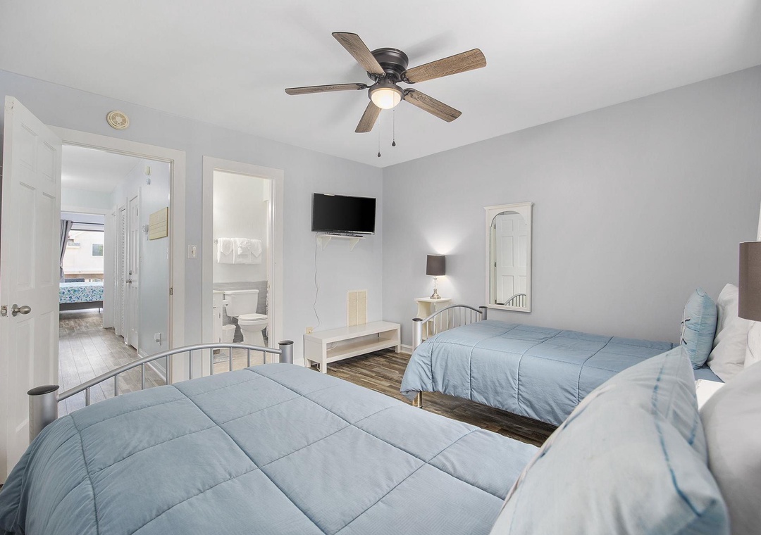 Guest bedroom with two twin beds