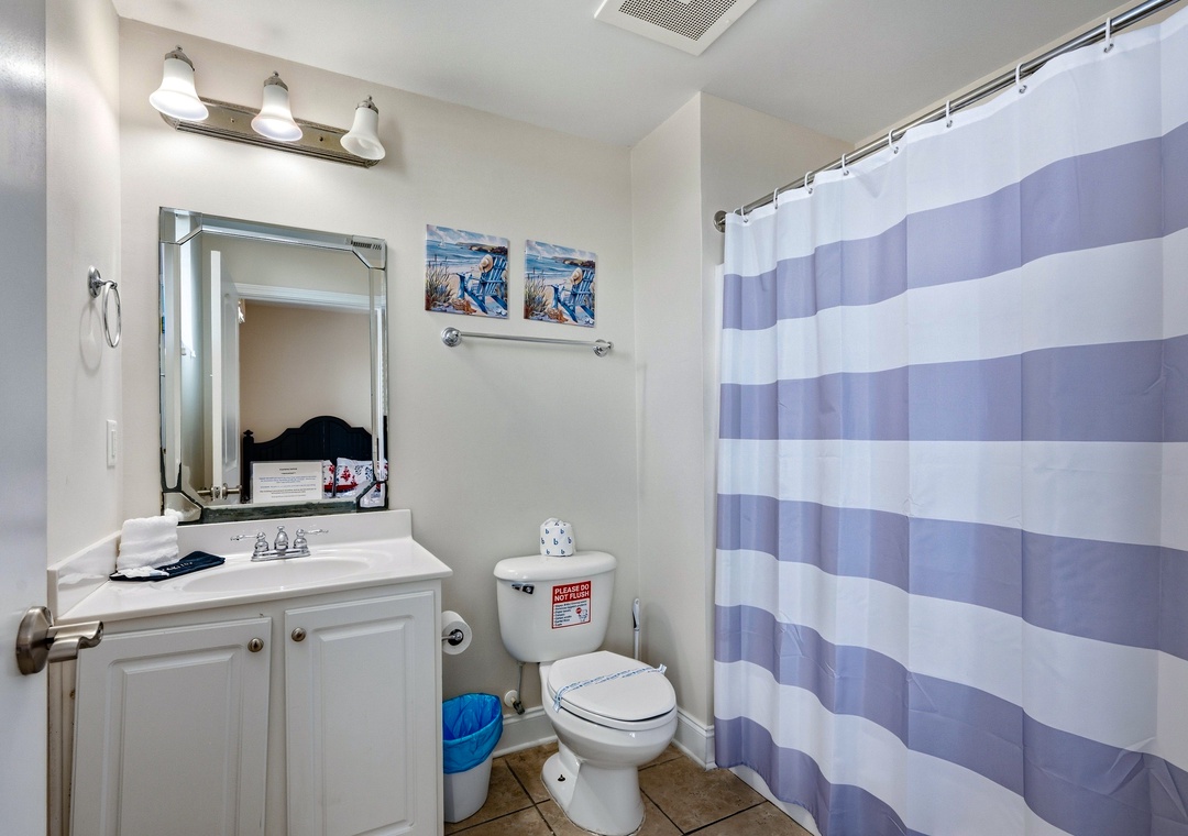 Ocean Breeze 2C | Full Bathroom