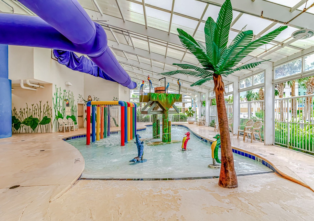 Indoor water park splash pad
