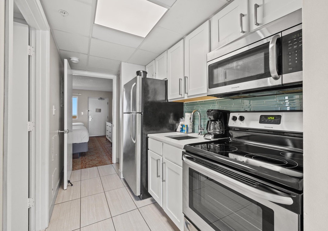Fully equipped kitchen—easy meals, snacks, and quick breakfasts before heading out