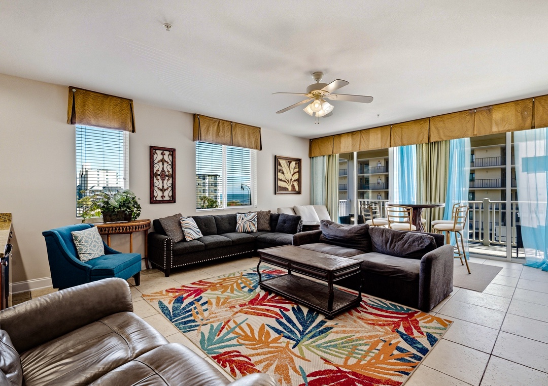 Ocean Breeze 2C | Living Area