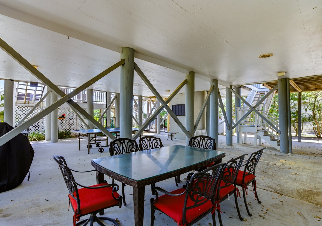 Outdoor Table & Chairs