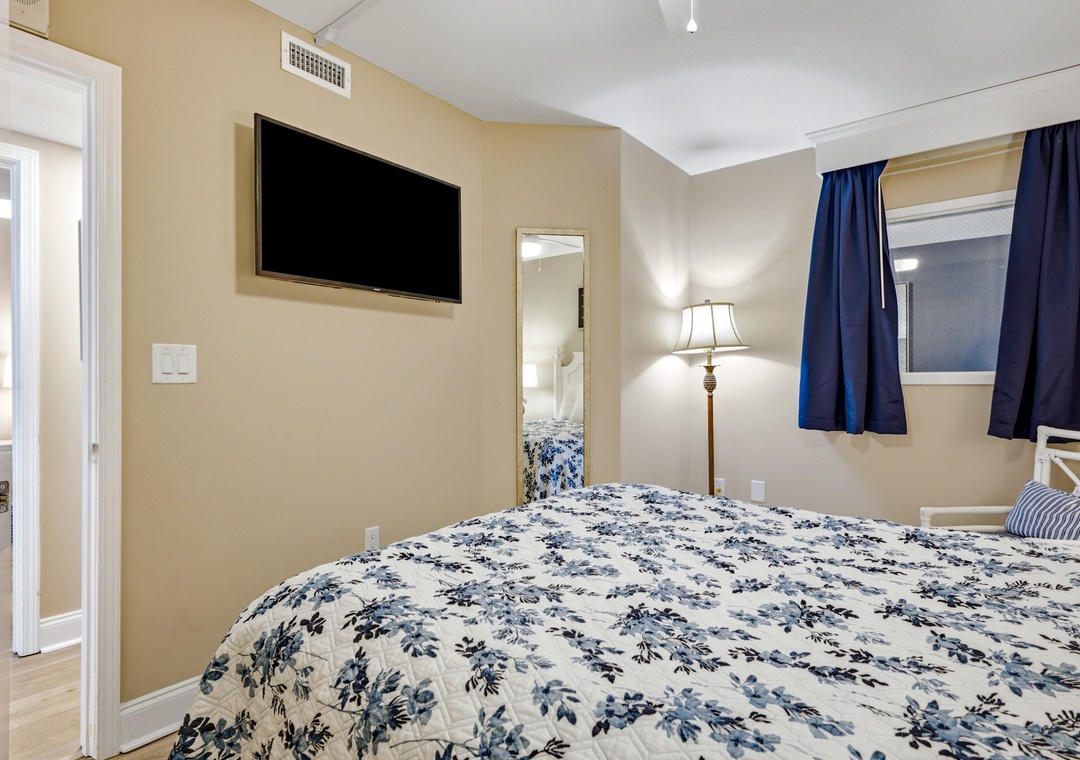 Guest Bedroom with Queen Bed