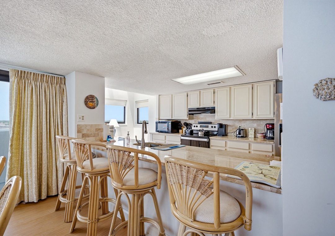 Shoreham Towers #1 PH4 - Breakfast Bar & Kitchen
