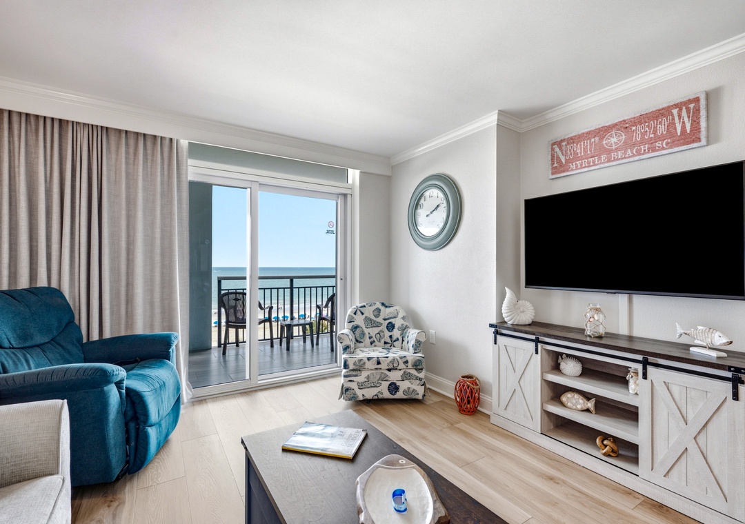 Bay View Resort 506 - Living room