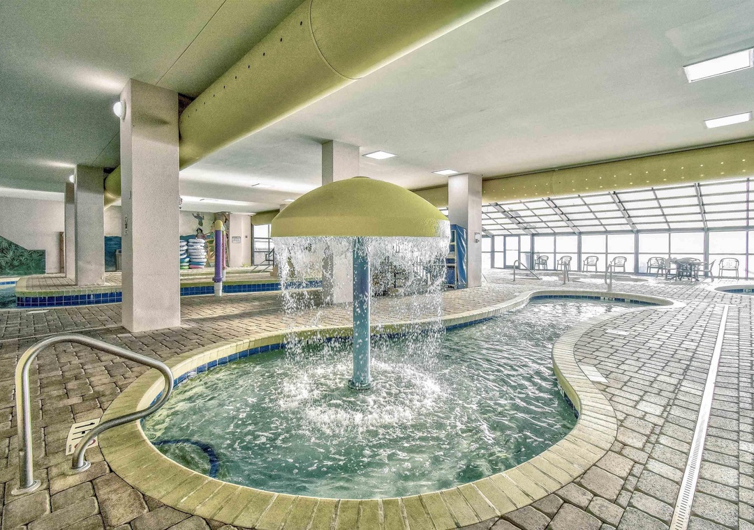 Indoor pool with fountain