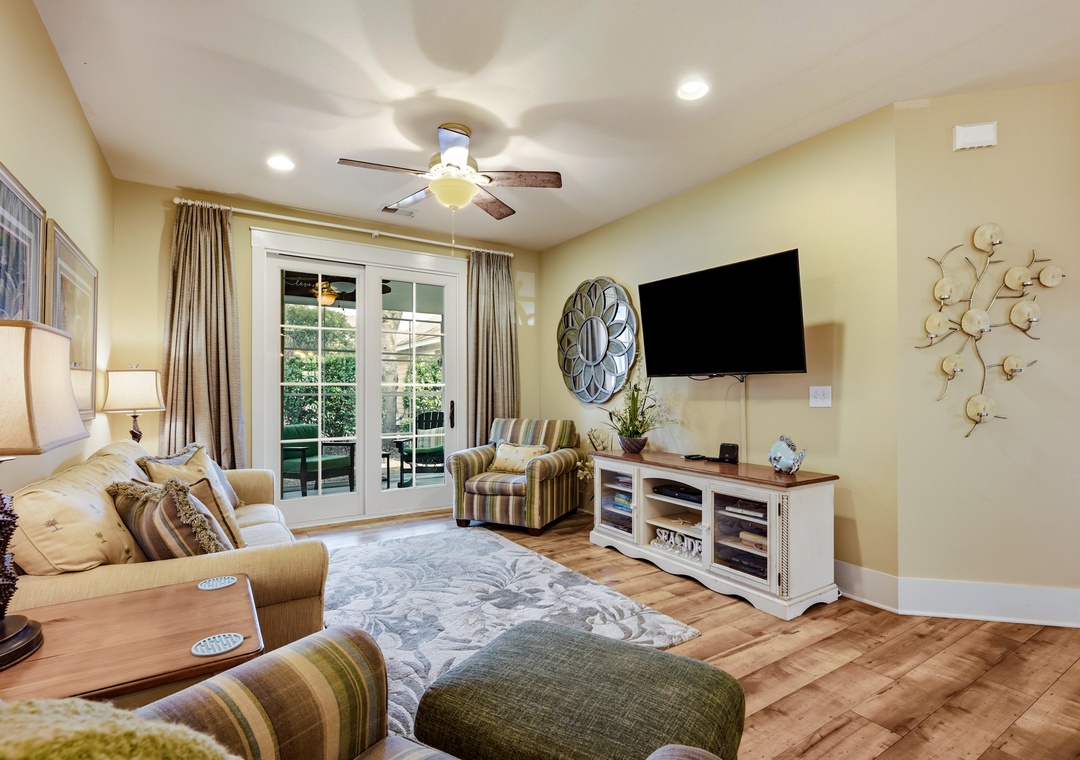 624 Ratoon Lane - Living Room