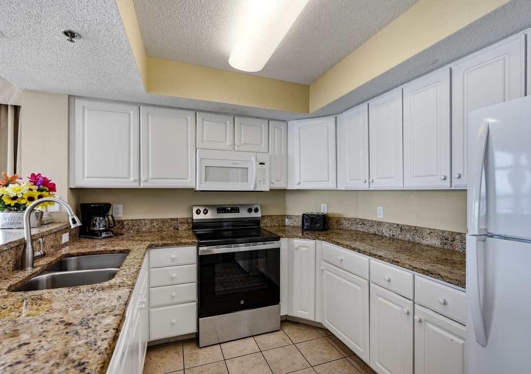 Carolinian Beach Resort 833 | Kitchen