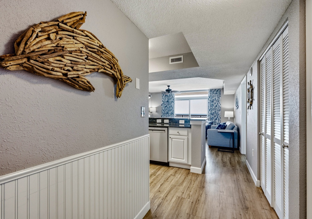 Grand Atlantic 1504 | Entryway