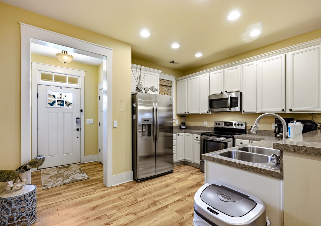 624 Ratoon Lane - Entry way & Kitchen