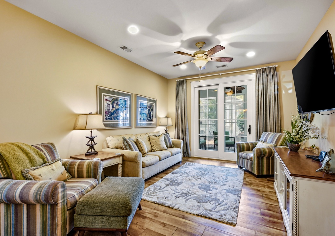 624 Ratoon Lane - Living Room