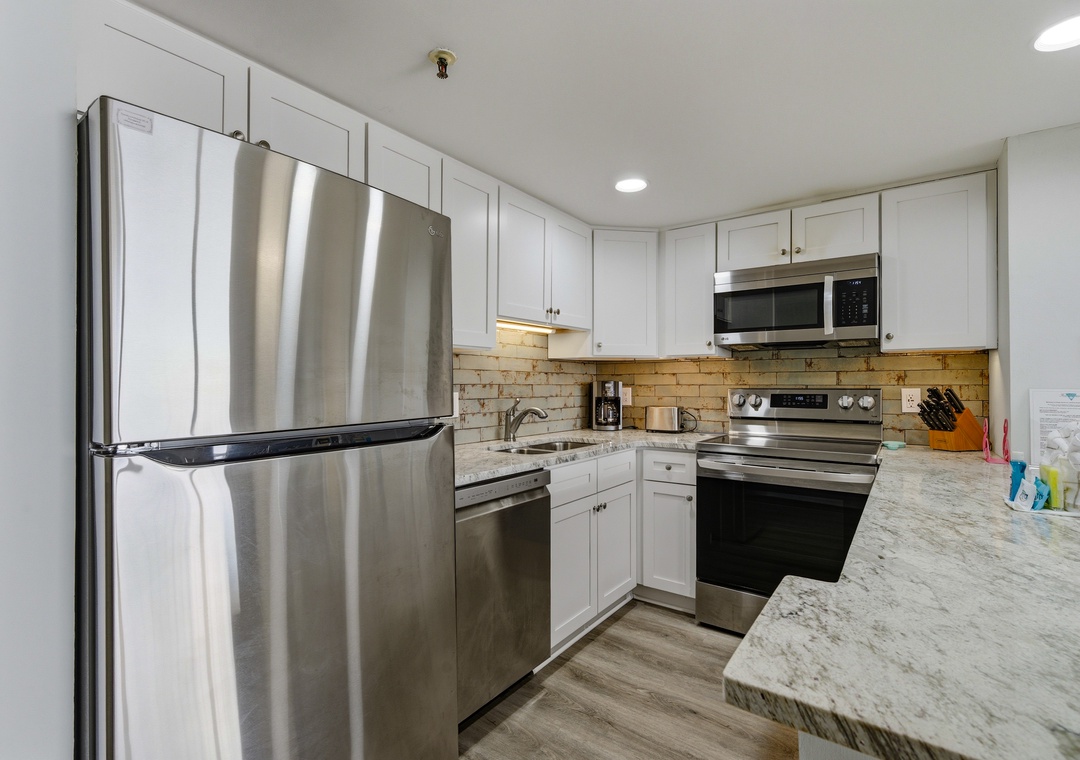 Stainless appliances + dishwasher (easy cleanup!)