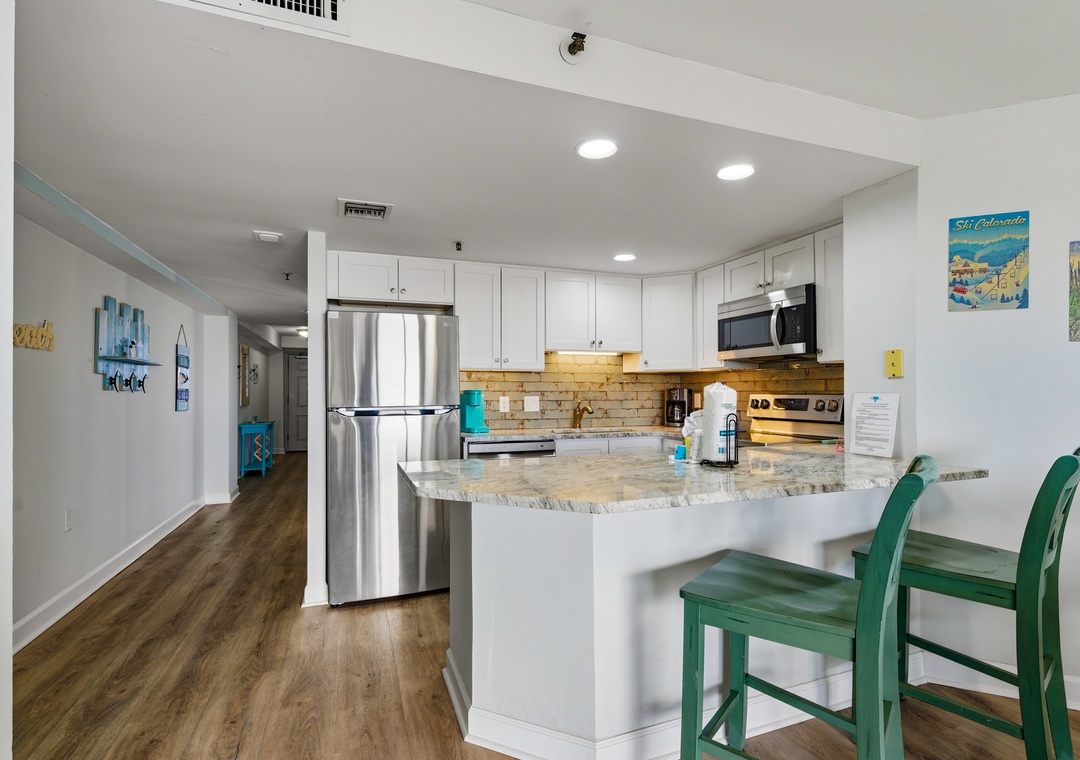 Kitchen peninsula with seating for 4